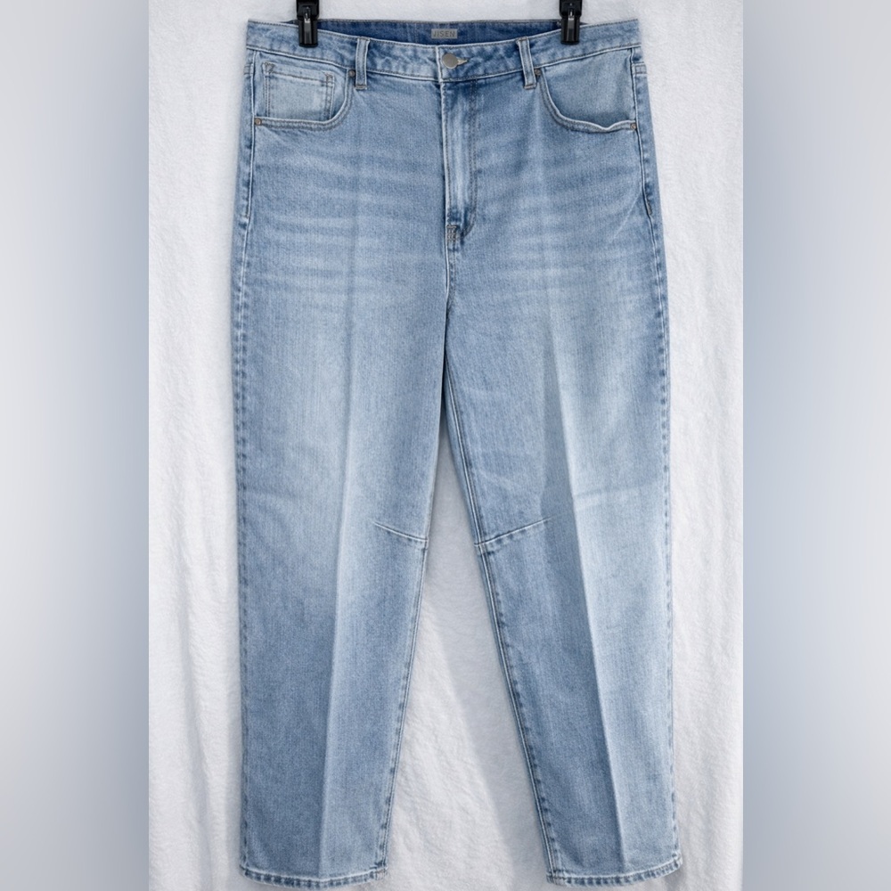 RISEN Light Wash Barrel Jeans | New Without Tags